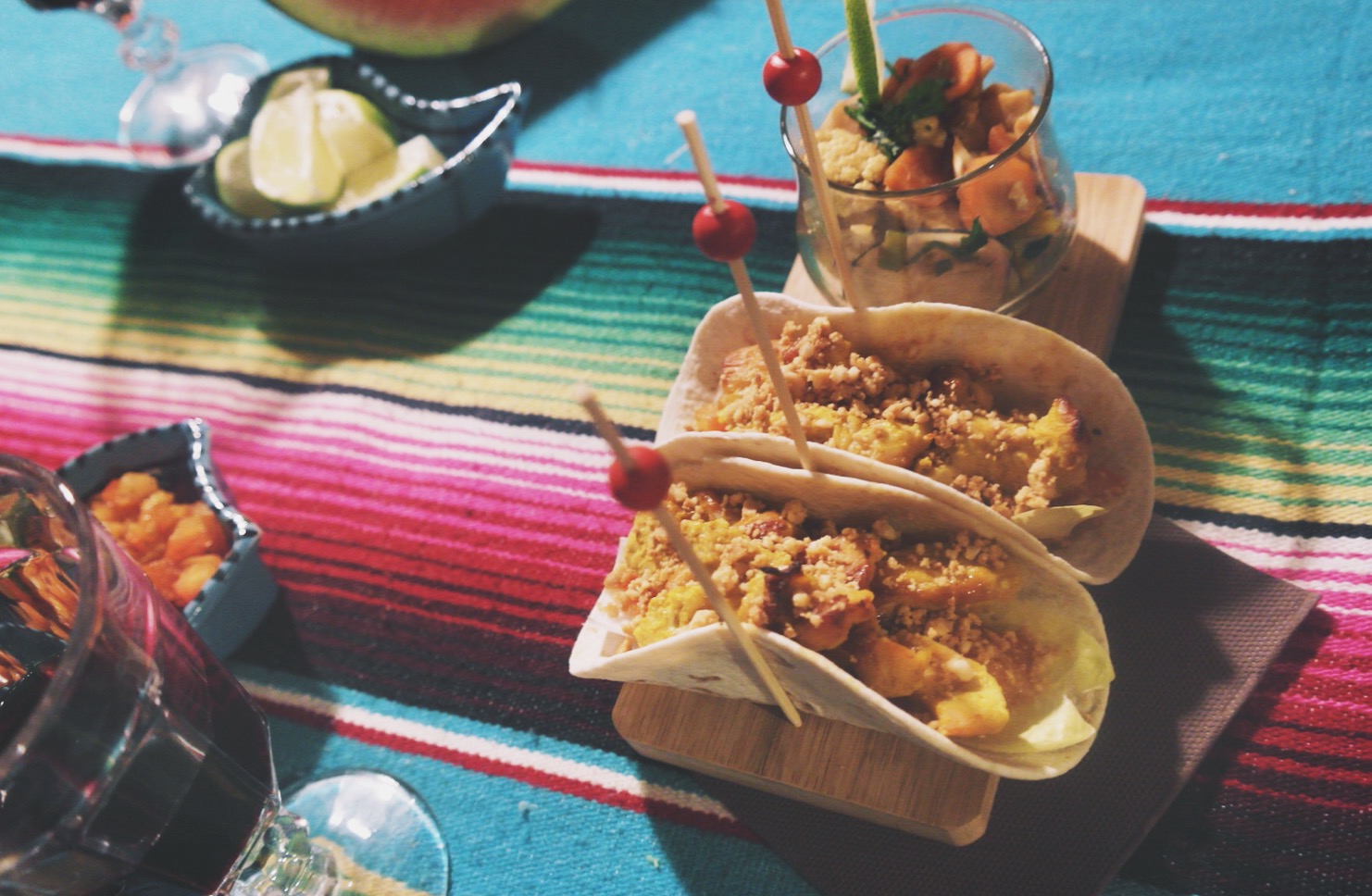 Taco Tuesday : Tacos au poulet satay et légumes croquants au miel et sauce soja