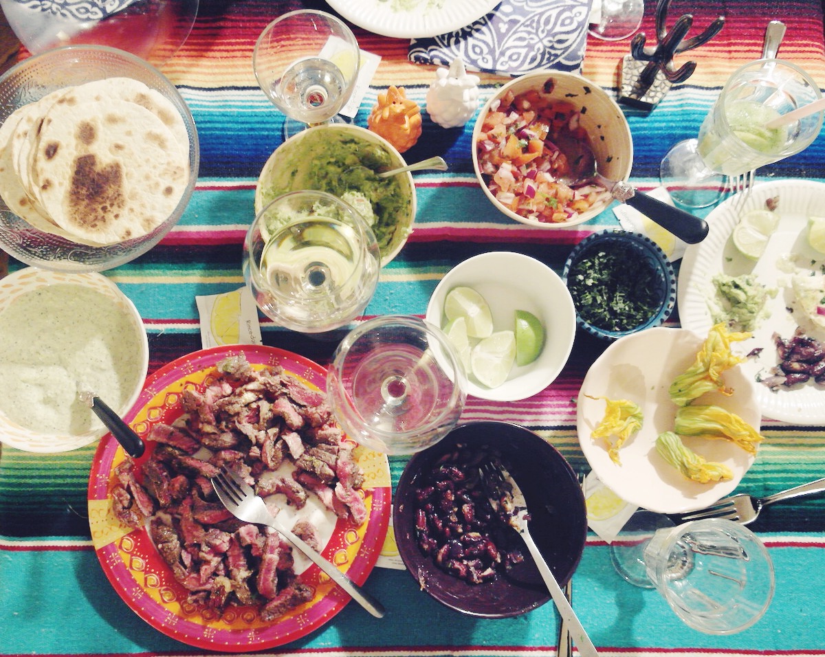 Taco Tuesday : Tacos au boeuf mariné sur gaspacho de courgettes