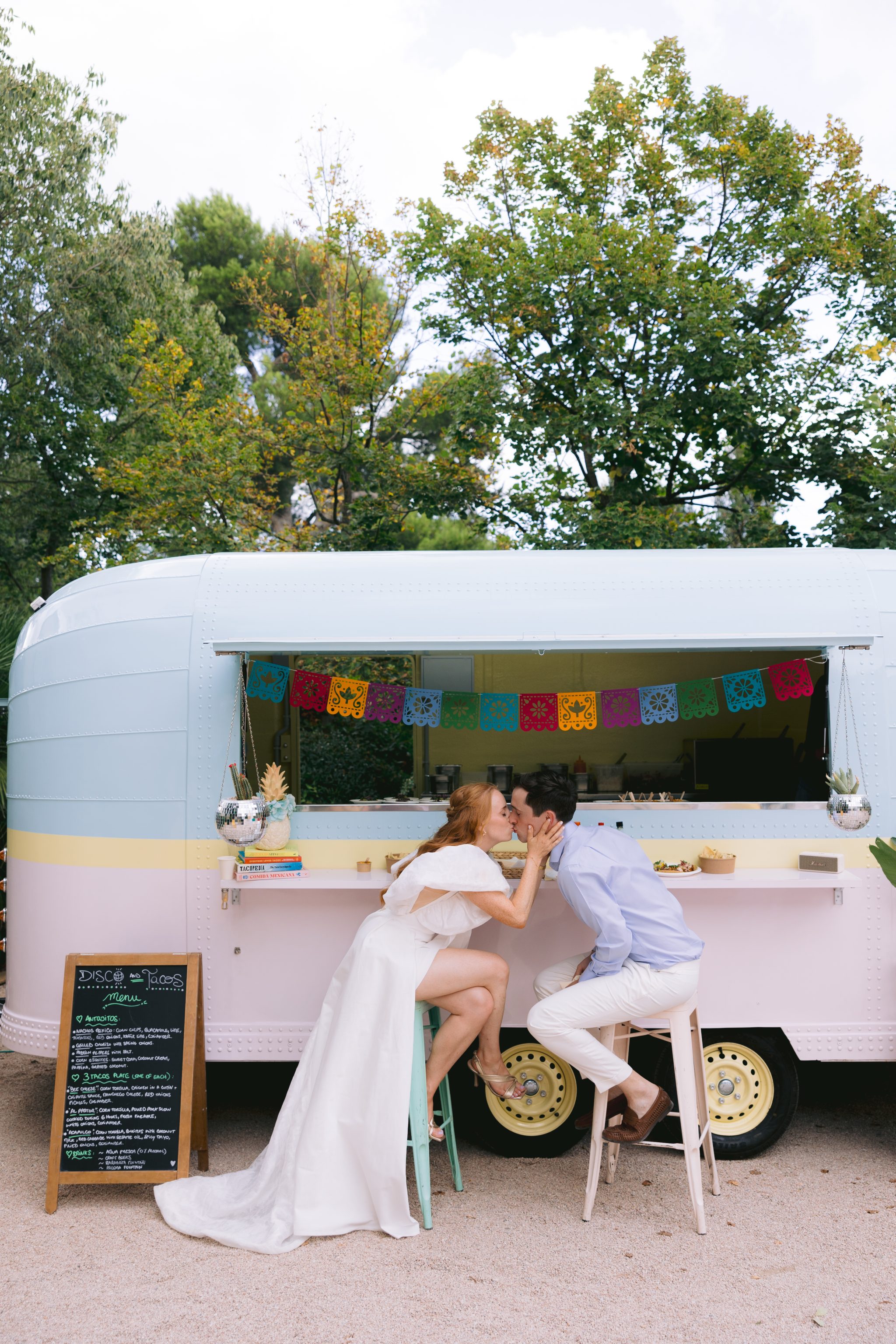 Le vin d&rsquo;honneur de mariage de Sophie & Eoin dans un château du Vaucluse